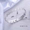 Brazalete ovalado de acero inoxidable plateado con diseño de electrocardiograma calado - Color Acero