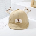 Dettaglio cappello neonato con rete bianca traspirante e ricamo di orecchie di orsetto - 48cm (6-20 Mesi) / Cachi Chiaro