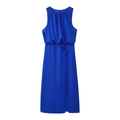 Detail van een koningsblauwe mouwloze midi-jurk met tailleplooien en een zijsplit - XS / Blauw