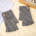 Guanti senza dita grigi in lana di alpaca con trecce e toppa in pelle con cervo - Taglia unica / Grigio chiaro