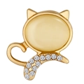 Charmante goldene Katzenbrosche mit Opal-Effekt Stein und funkelnden Strasssteinen verzierung - Gerollte Schwanzkatze-Stil (XZ7521)