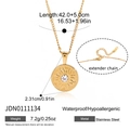 Dettaglio della collana con sole in acciaio inossidabile dorato e misure del ciondolo - Stile Raggi di Sole (JDN0111134) / Oro