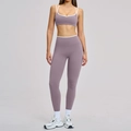 Set yoga viola due pezzi con bordi bianchi a contrasto, reggiseno sportivo e leggings a vita alta - Taglia S / Top E Pantaloni / Viola Taro (Bra + Leggings)