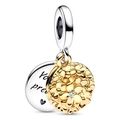 Colgante de plata con dije de flor dorada y corazón de cristal sobre un fondo blanco puro - Estilo Disco de Plata Bola de Flores Dorado (040)