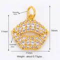 Pendentif lèvres rouges plaqué or serti de zircons micro-pavé, taille 14x11mm - Lèvres Rouges / Or