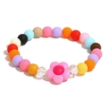 Bracciale di perle acriliche colorate con ciondolo a fiore rosa e perle di silicone opaco - Rosa