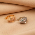 Golden leopard ear cuff with micro-paved white zircons and striking green stone eyes - Gold and Silver - Leopard Shape Set (2 Pieces)