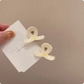 Lot de deux pinces à cheveux en acétate blanc laiteux au design unique noué pour femme - Pièce Unique / Blanc