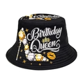 Détail d'un chapeau bob en coton noir avec inscription Birthday Queen et couronne - M (56-58cm) / Talons Hauts Jaunes