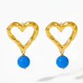 Boucles d'oreilles cœur dorées martelées avec perles bleues dans un style rétro chic - Style Agate Bleue (KDE831)