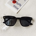 Gafas de sol cuadradas negras de moda con remaches de estrella dorados y lentes grises - Gris Oscuro