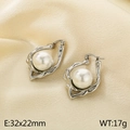 Pendientes martillados plateados con perla central sobre fondo de seda - 32x22mm / Color Acero (KE114280-K)
