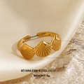 Adjustable golden stainless steel shell ring with 1.7cm inner diameter and 0.8cm height - Triple Shell Linked Style (1001)
