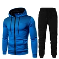 Details des blauen Kapuzenpullovers mit schwarzem Punktdruck und passender Sporthose - M / Oberteil Und Unterteil / Saphirblau