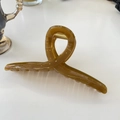 Detail of amber tortoiseshell claw clip with strong gold metal spring and twisted design - Hanger (Approx 15cm) / Autumn Yellow