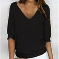 Detail eines schwarzen Strickpullovers mit V-Ausschnitt, Fledermausärmeln und Rippbündchen - 3XL / Oberteil (V-Ausschnitt) / Schwarz