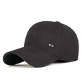 Dunkelbraune Winter-Baseballkappe mit dickem Stoff und silbernem Metalldetail - Verstellbar / Kaffeebraun