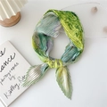 Pleated square scarf with green floral print and elegant knot design for women - 70cm / Green Grassland Pattern