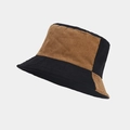 Primer plano de sombrero de pescador en pana bicolor marrón y negro con textura de rayas - M (56-58cm) / Patchwork Negro y Camello