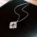 Collier fleur en argent avec pierre précieuse verte rectangulaire et cristaux brillants - Collier / Argent Vert