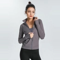 Chaqueta de yoga gris púrpura ajustada para mujer con agujeros para el pulgar y cremallera - S / Gris