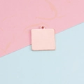 Primer plano de colgante cuadrado geométrico de oro rosa con asa para joyería DIY - Oro rosa