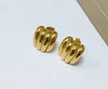 Pair of 18K gold plated ribbed stainless steel hoop earrings in a polished finish - Croissant Ribbed Studs / Gold
