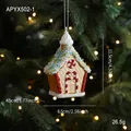 Addobbo natalizio a casetta di pan di zenzero rosso e beige con neve glitterata e bastoncini - Casa di Natale