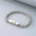 Pulsera de cadena tejida en acero de titanio plateado pulido con cierre rectangular - Plata Brillante (KB101055-K)