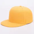 Cappellino snapback giallo vivace a sei pannelli con visiera piatta in twill di cotone - 56-60cm / Giallo