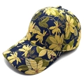 Detalle de gorra de béisbol azul marino con bordados florales amarillos y visera curva - M (56-58cm) / Base azul marino con flores de color verde amarillo brillante / Azul marino