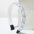 Dettaglio del cerchietto in velluto con perline colorate, paillettes e bordo in strass - Bianco