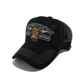 Detail der schwarzen Trucker Cap mit braunem Stierkopf Stickerei und atmungsaktivem Netz - M (56-58cm) / Schwarz