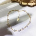 Detail of 18k gold double-layer chain bracelet with natural white pearls and heart charm - 18K Gold Double Layer Pearl Bracelet (AK Grade) / 16+3cm / Gold/White