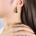 Orecchini a cerchio in smalto verde scuro e set di anelli grigio-bianco coordinati - Stile Verde Scuro Oro (F803)