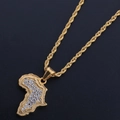 Collier hip hop doré avec pendentif carte Afrique serti de cristaux sur chaîne torsadée - Carte d'Afrique à Demi-Strass + Chaîne Torsadée 3mm 24 pouces