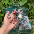 Lala Orangutan Antistress-Spielzeugset in Staubrosa und Dunkelgrau für Kinder - Kleiner Gorilla mit offenem Mund (85g) / Rosa Rot/Dunkelgrau