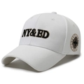 Weiße Baseballkappe mit strukturierter Krone und Stickerei in Schwarz und Gold - Verstellbar / Weiß