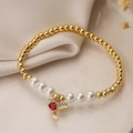 Elegante pulsera de pájaro dorado con perlas blancas y piedra de corazón roja sobre seda - Pájaro de Corazón Rojo
