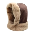 Dettaglio del cappello invernale caldo con fodera in ecopelliccia e finto camoscio - M(56-58cm) / caffè