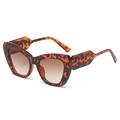 Cat-eye zonnebril met schildpadpatroon, bruine verloopglazen en brede geometrische pootjes - Schildpad Frame Verloop Thee