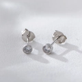 Minimalistische S925 Sterlingsilber Ohrstecker mit runden Zirkonia in einer Zargenfassung - 925er Silber / Silber