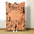 Dettaglio coperta di flanella Halloween con zucche e teschi su sfondo arancione pastello - Stile Scarabocchio di Halloween Arancione / 70x100cm