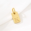 Ciondolo rettangolare in acciaio inossidabile dorato con finitura lucida e lettera K - Lettera K (KLJ9869-Z) / Oro