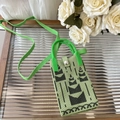 Détail du sac à bandoulière en tricot vert et noir avec motif ethnique géométrique - Bambou de Printemps - Sac de Téléphone
