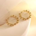 Pendientes de aro hexagonales en acero inoxidable dorado con detalles de cuentas finas - Hexágono