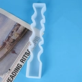 Detalle del molde de silicona para velas con un diseño artístico de líneas onduladas - Tira larga 02