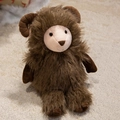 Peluche a forma di pecora marrone con corna ricurve e consistenza morbida su tappeto - Pecorella color caffè / 30cm (0,25kg)