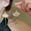 Boucles d'oreilles éventail doré avec perles en résine verte et pompons rétro - No.5 Crochet Doré Vert