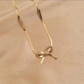 Collar gargantilla de lazo mariposa en oro 18K sobre elegante tela de seda - [H605] Collar de Lazo-Dorado